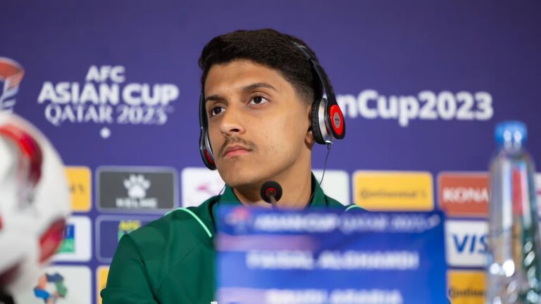 مانشيني يمنع الغامدي من الرد على سؤال بشأن أزمة بنزيما مع الاتحاد