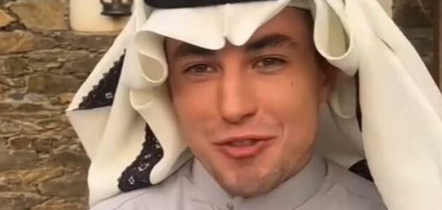 مشاهير التيك توك الأمريكيين يتألقون بالزي السعودي خلال زيارتهم للمملكة