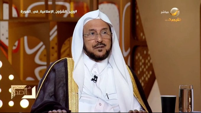 هل سيتم إعادة النظر في فتح مكبرات الصوت بالجوامع أثناء الصلاة؟.. آل الشيخ يجيب