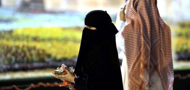 هل يمكن للسيدة المنفصلة تعديل النفقة المحكوم بها لصالح أولادها؟