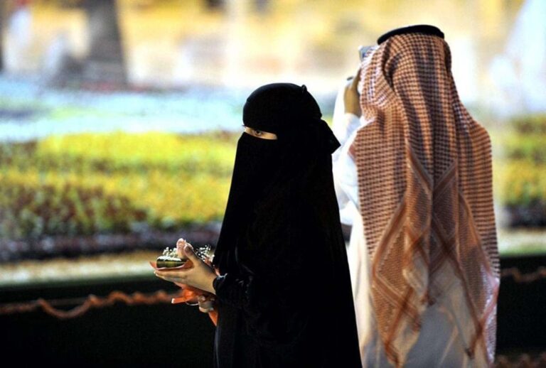 هل يمكن للسيدة المنفصلة تعديل النفقة المحكوم بها لصالح أولادها؟