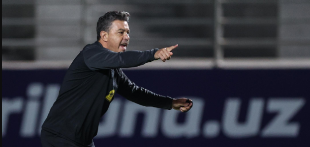 هل ينجح مدرب الاتحاد في ضم “بطل العالم”؟