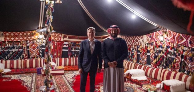 ولي العهد يجتمع مع وزير الخارجية الأمريكي أنتوني بلينكن في المخيم الشتوي بالعلا