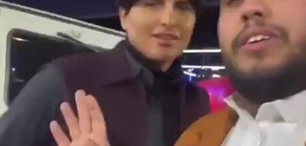 يُنفق 3 آلاف شهريا على التجميل.. شاب ينشر فيديو لصديقه ساخرا: بعد كل هذا يستخدم فلتر -فيديو