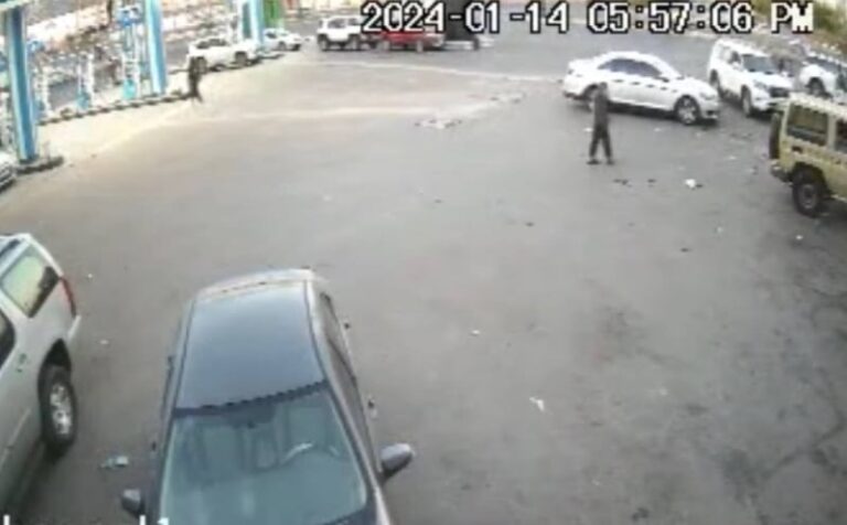 ‏شاهد لحظة انفجار خزان محطة وقود بتبوك