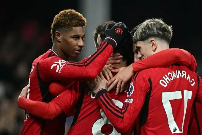 شاهد مباراة مانشستر يونايتد ولوتون تاون بث مباشر على X ويوتيوب