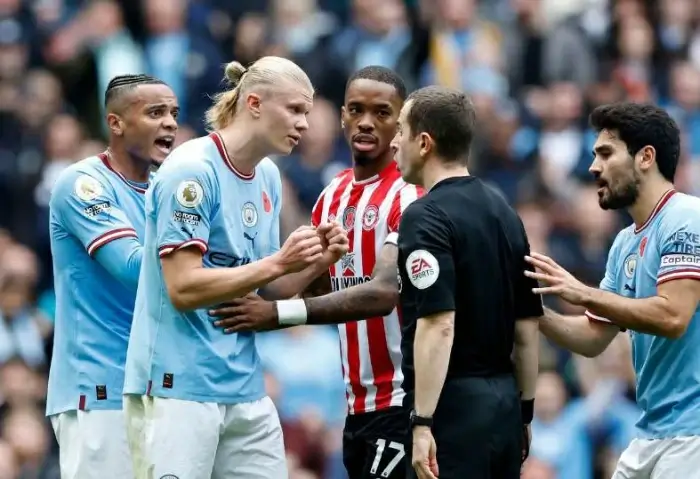 مباراة مانشستر سيتي وبرينتفورد في الدوري الإنجليزي... بث مباشر