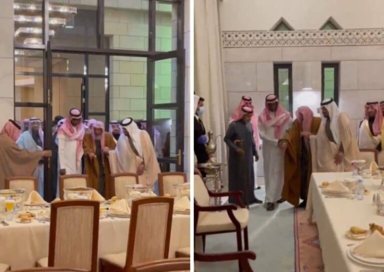أثناء حضوره مناسبة في قصر الحكم.. شاهد ردة فعل نائب أمير الرياض عندما رأى مفتي المملكة