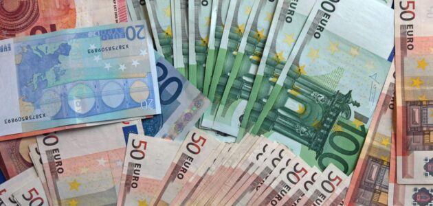 “اعرف” سعر اليورو اليوم الثلاثاء 27 فبراير 2024 في السوق السوداء والبنوك