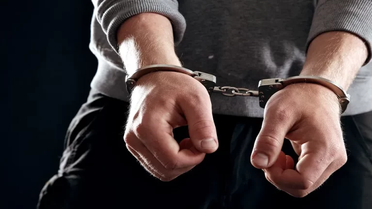القبض على زوج فاشينيستا كويتية شهيرة والكشف عن التهمة الموجهة إليه