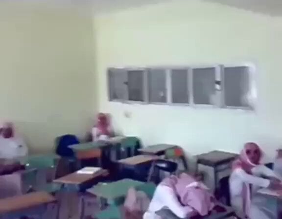 انتشار فيديو نادر من داخل مدرسة ثانوية النسيم في الرياض يثير الجدل