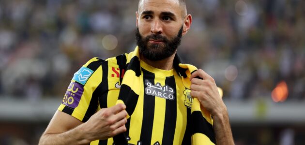 بنزيما يثير الجدل حول مستقبله مع الاتحاد بعد تصرف غريب