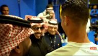 تركي آل الشيخ يمازح رونالدو بسبب عدم ارتداؤه تيشرت النصر في غرفة الملابس.. شاهد ماذا قال ؟