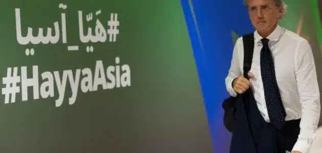 تفاصيل تغريم لاعب سابق بسبب إساءته لمانشيني