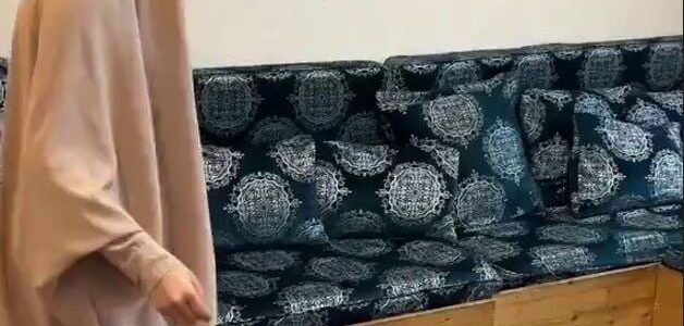 سجادة إلكترونية تصدر صوت إمام الصلاة تثير جدلاً واسعًا