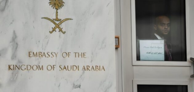 سفارة المملكة في واشنطن تعلق على واقعة تعرض طالبة سعودية للضرب على يد طالب أمريكي بشيكاغو