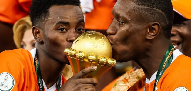 سيباستيان هالر على رأس 5 لاعبين ساهموا فى تتويج الأفيال التاريخي بـ”الكان”