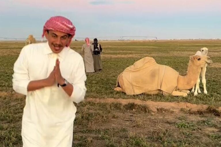 شاهد تجربة شرب شاب لحليب الناقة تحصد تفاعل على المنصات
