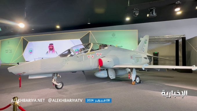 شاهد طائرة هوك تي 165 التي صنعت بالكامل بأيادٍ سعودية