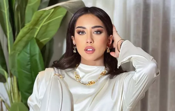 شاهد فرح الهادي تصدم الجمهور بطريقة إزالة الميكاج