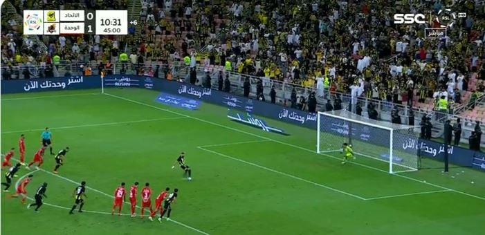 شاهد لحظة إهدار كريم بنزيما ضربة جزاء ضد الوحدة