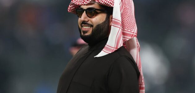 صراع الهلال والنصر على اللقب.. شاهد آل الشيخ يكشف عن مجسم كأس موسم الرياض