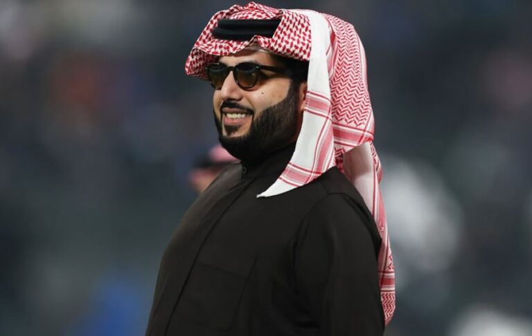 صراع الهلال والنصر على اللقب.. شاهد آل الشيخ يكشف عن مجسم كأس موسم الرياض