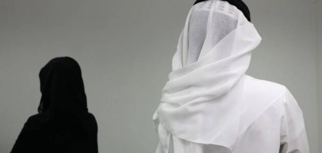 صورة تكشف تفاصيل قصة امرأة خلعت زوجها بعد فضيحة مدوية