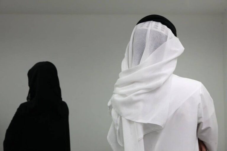 صورة تكشف تفاصيل قصة امرأة خلعت زوجها بعد فضيحة مدوية