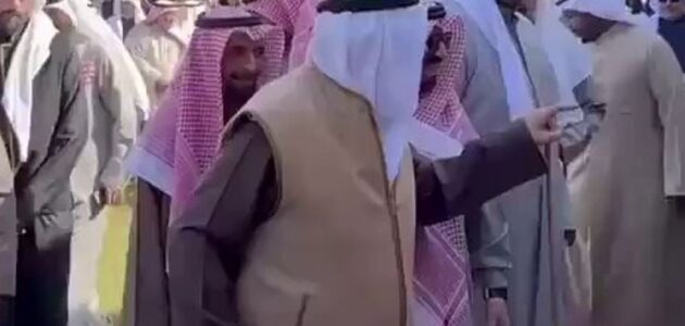 فيديو.. أمير الكويت يشدد على أهمية السمع والطاعة خلال لقاءه بالمواطنين الكويتيين