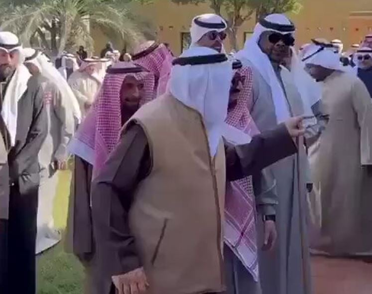 فيديو.. أمير الكويت يشدد على أهمية السمع والطاعة خلال لقاءه بالمواطنين الكويتيين