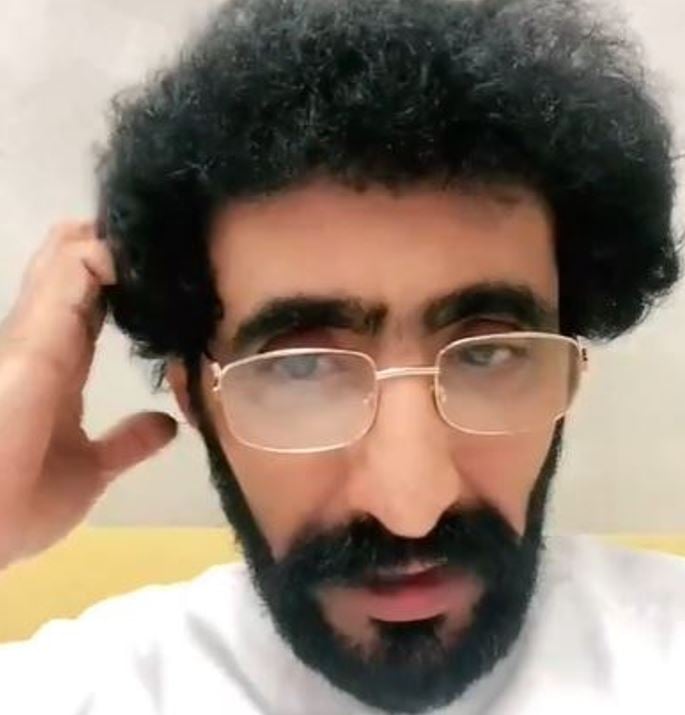 فيديو.. رجل يكشف سر عنفوان شبابه في سن الستين بفضل شجرة الأرطة!