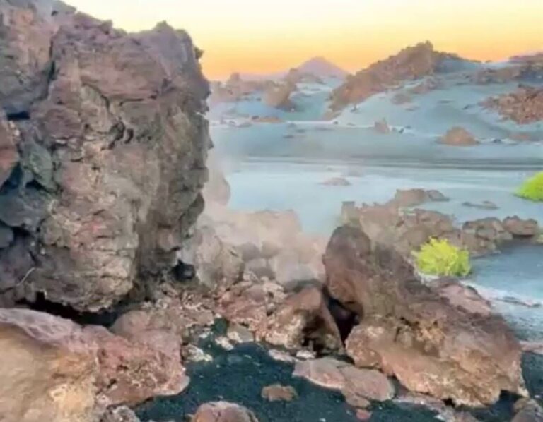 فيديو.. صقيع يغطي حرة العيص في المدينة المنورة ودرجات الحرارة تصل إلى 4 درجات تحت الصفر