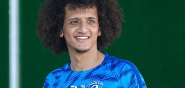 فيديو.. عموري يقضي أوقات مرحة بلعب الورق في أحدث ظهور