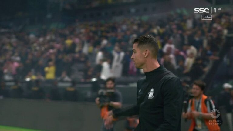 فيديو.. لحظة دخول رونالدو لمباراة النصر وإنتر ميامي وتجاهله مصافحة الأطفال