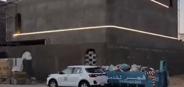 لسبب غريب.. شاهد رجل يُصمم منزله بدون نوافذ خارجية