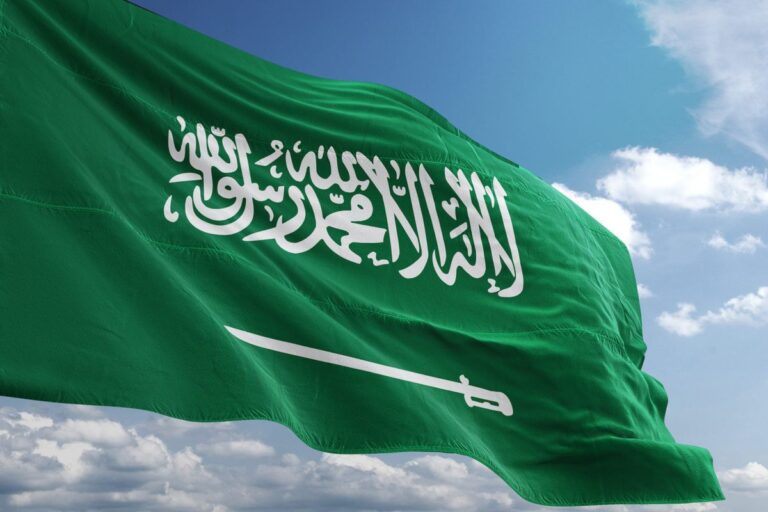 ما هو تاريخ علم السعودية القديم والجديد