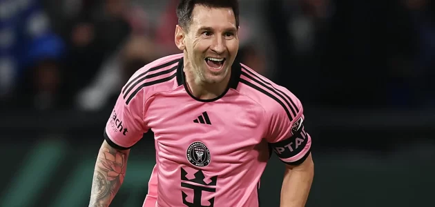 ميسي يثير غضب جماهير هونغ كونغ. والكشف عن السبب