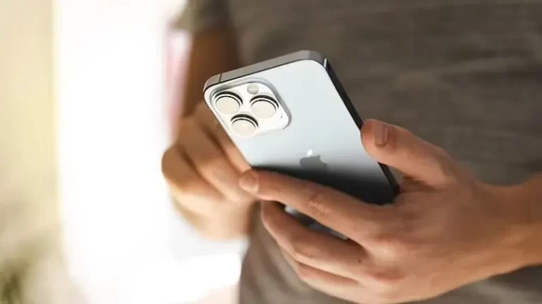 هذا ما يحدث عند استخدام جوالك لمدة ساعتين يومياً