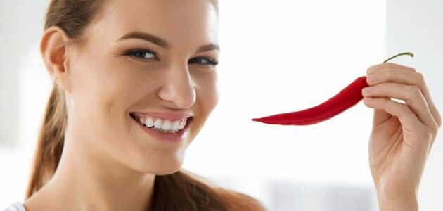 هل تناول الفلفل الأحمر يومياً يحسن عضلة القلب الضعيفة؟.. النمر يجيب ويحذر من هذا الأمر
