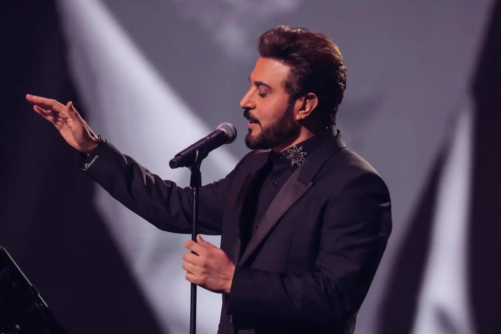 شاهد حفل ماجد المهندس بث مباشر في مهرجان الشيخ زايد في الوثبة، أبوظبي