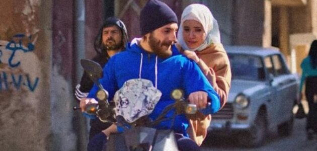 قصة “السيكي” الحزينة.. دموع تداريها الضحكات