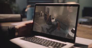 شاهيناز تقتل عزيز وسراج يوثق عملية القتل فى الحلقة الـ12 من سر إلهي