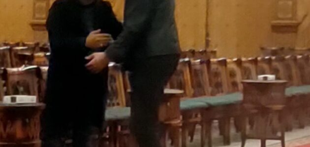 مساحات نيوز : محمد هنيدى وهاني رمزى في عزاء والدة محمود البزاوى